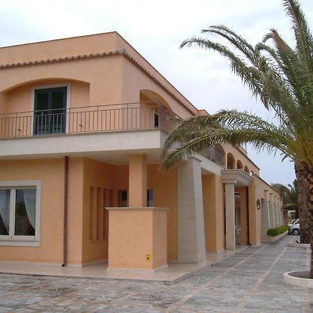 Hotel Ristorante La Lampara Gizzeria Exterior photo